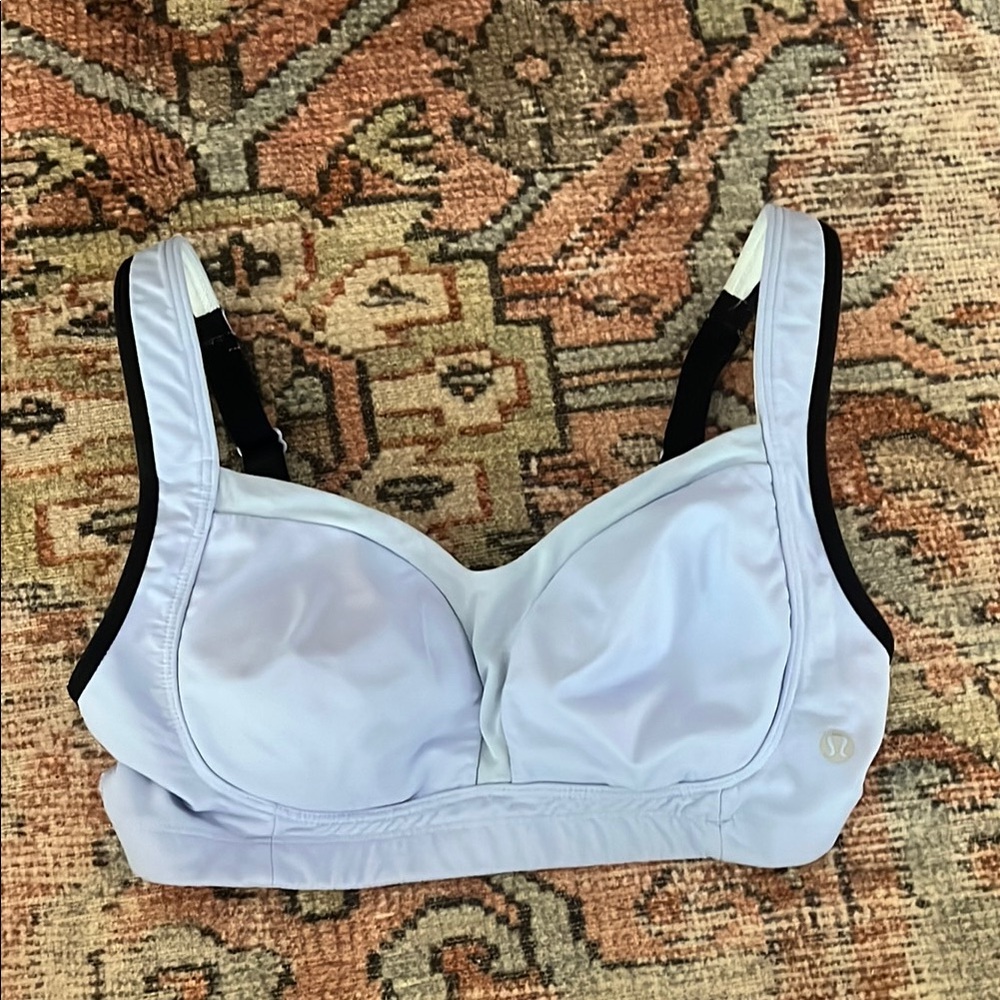 Lululemon Tata tamer size 6